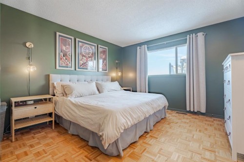 84 Thornaby Crescent Nw, Calgary, AB - Indoor Photo Showing Bedroom