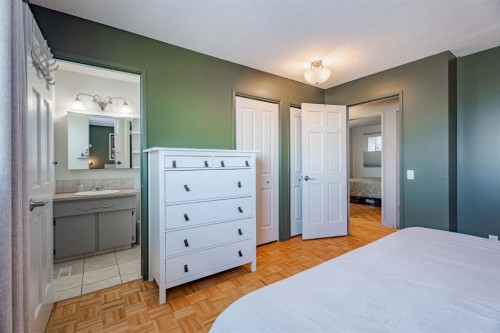 84 Thornaby Crescent Nw, Calgary, AB - Indoor Photo Showing Bedroom