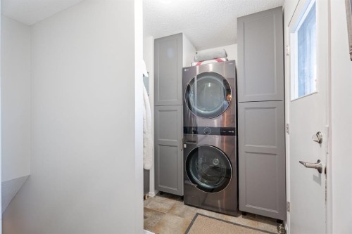 84 Thornaby Crescent Nw, Calgary, AB - Indoor Photo Showing Laundry Room