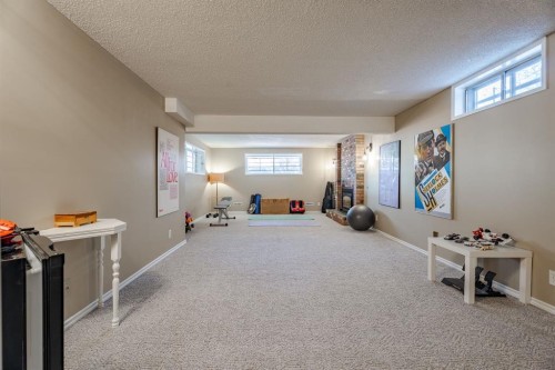 84 Thornaby Crescent Nw, Calgary, AB - Indoor Photo Showing Other Room