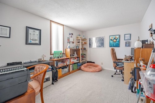84 Thornaby Crescent Nw, Calgary, AB - Indoor Photo Showing Other Room