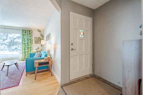 84 Thornaby Crescent Nw, Calgary, AB - Indoor Photo Showing Other Room