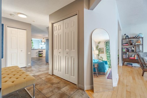 84 Thornaby Crescent Nw, Calgary, AB - Indoor Photo Showing Other Room