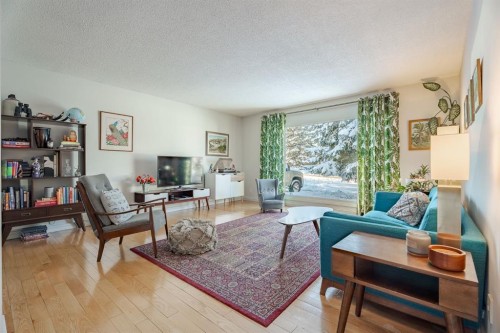 84 Thornaby Crescent Nw, Calgary, AB - Indoor Photo Showing Living Room