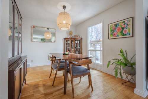 84 Thornaby Crescent Nw, Calgary, AB - Indoor Photo Showing Dining Room