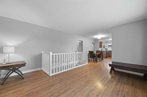 3124 49 Street Sw, Calgary, AB - Indoor Photo Showing Other Room