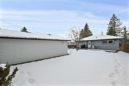 3124 49 Street Sw, Calgary, AB - Outdoor
