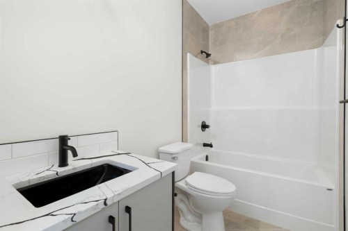 52 Lakes Estates Circle, Strathmore, AB - Indoor Photo Showing Bathroom