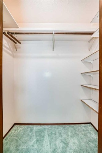 332 Wascana Crescent Se, Calgary, AB - Indoor With Storage