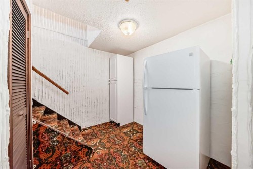 332 Wascana Crescent Se, Calgary, AB - Indoor Photo Showing Other Room