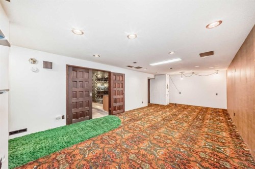 332 Wascana Crescent Se, Calgary, AB - Indoor