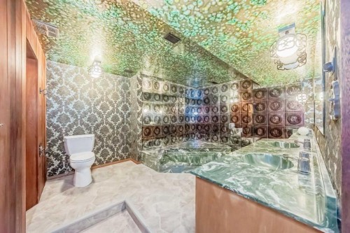 332 Wascana Crescent Se, Calgary, AB - Indoor Photo Showing Bathroom