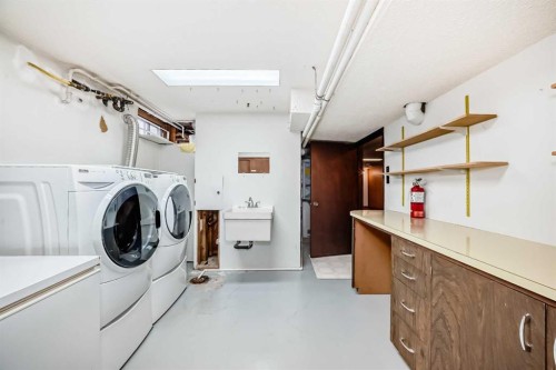 332 Wascana Crescent Se, Calgary, AB - Indoor Photo Showing Laundry Room