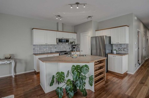 96 Hampstead Green Nw, Calgary, AB - Indoor Photo Showing Kitchen