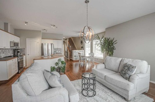 96 Hampstead Green Nw, Calgary, AB - Indoor Photo Showing Living Room