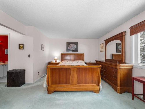 29 Millrise Lane Sw, Calgary, AB - Indoor Photo Showing Bedroom