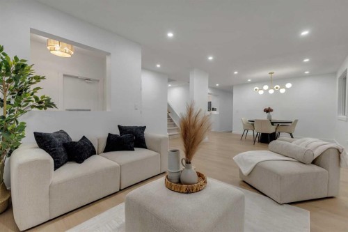 14115 Deer Run Boulevard Se, Calgary, AB - Indoor Photo Showing Living Room