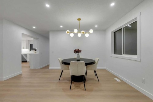 14115 Deer Run Boulevard Se, Calgary, AB - Indoor Photo Showing Dining Room