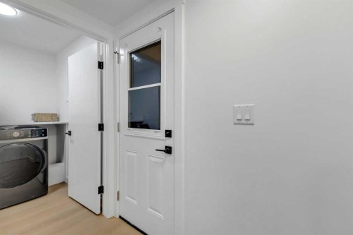 14115 Deer Run Boulevard Se, Calgary, AB - Indoor Photo Showing Laundry Room