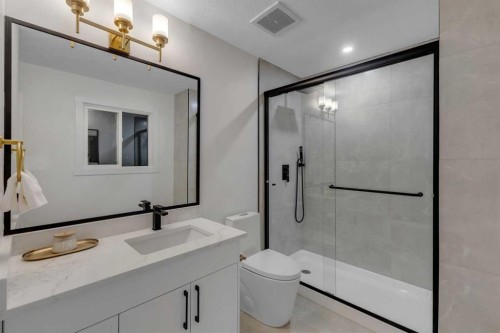 14115 Deer Run Boulevard Se, Calgary, AB - Indoor Photo Showing Bathroom
