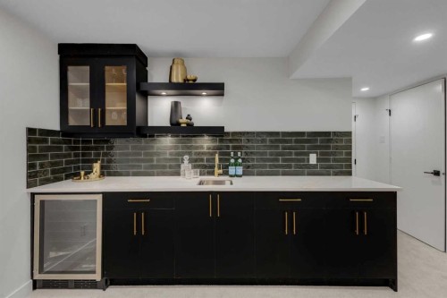 14115 Deer Run Boulevard Se, Calgary, AB - Indoor Photo Showing Kitchen With Upgraded Kitchen