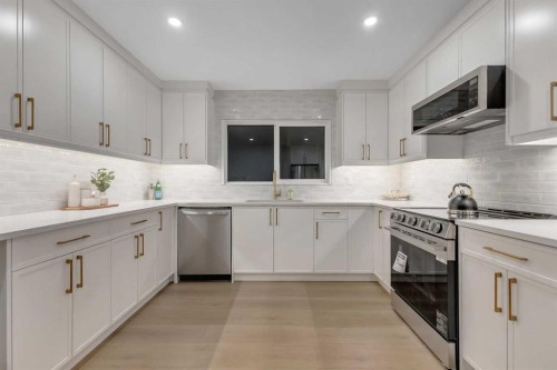 14115 Deer Run Boulevard Se, Calgary, AB - Indoor Photo Showing Kitchen With Upgraded Kitchen