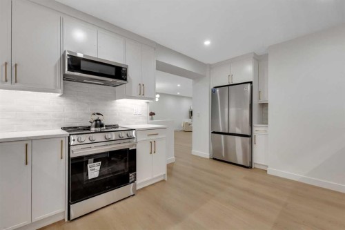 14115 Deer Run Boulevard Se, Calgary, AB - Indoor Photo Showing Kitchen With Upgraded Kitchen