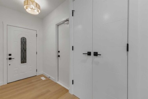 14115 Deer Run Boulevard Se, Calgary, AB - Indoor Photo Showing Other Room