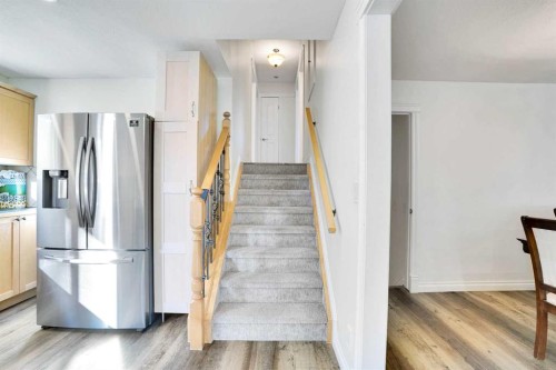 76 Coach Manor Rise Sw, Calgary, AB - Indoor