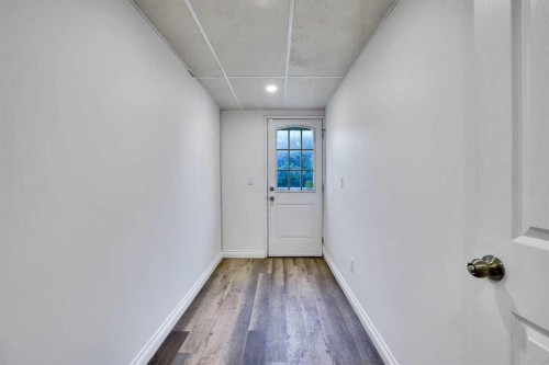 76 Coach Manor Rise Sw, Calgary, AB - Indoor Photo Showing Other Room