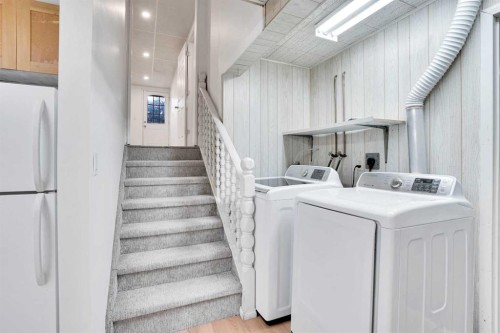 76 Coach Manor Rise Sw, Calgary, AB - Indoor Photo Showing Laundry Room