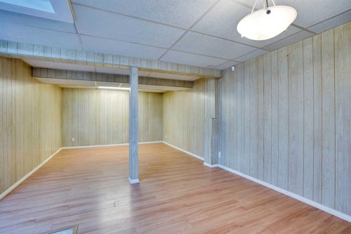 76 Coach Manor Rise Sw, Calgary, AB - Indoor