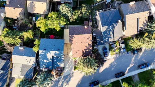 76 Coach Manor Rise Sw, Calgary, AB - Outdoor