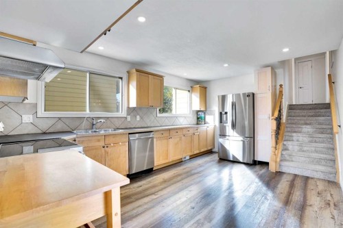 76 Coach Manor Rise Sw, Calgary, AB - Indoor Photo Showing Kitchen With Stainless Steel Kitchen