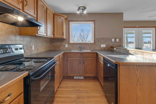 111 Hillview Road, Strathmore, AB - Indoor Photo Showing Kitchen With Double Sink