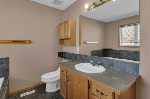 111 Hillview Road, Strathmore, AB - Indoor Photo Showing Bathroom