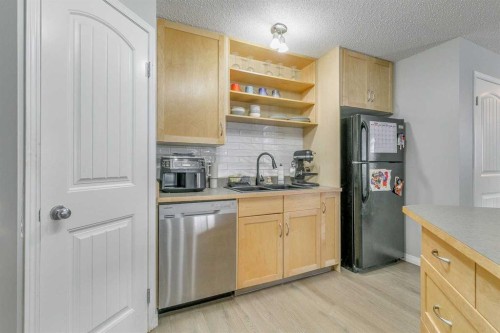 105-27 Everridge Square Sw, Calgary, AB - Indoor Photo Showing Kitchen With Double Sink