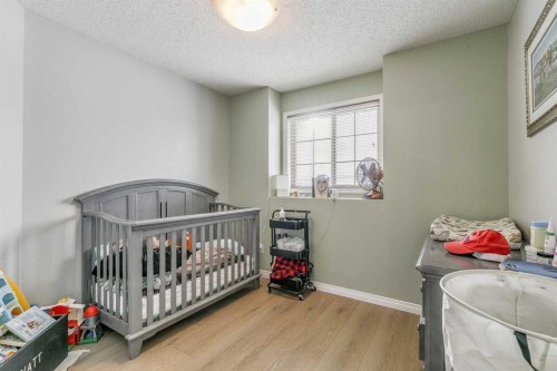 105-27 Everridge Square Sw, Calgary, AB - Indoor Photo Showing Bedroom