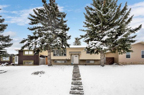1059 Pinecliff Drive Ne, Calgary, AB - Outdoor With Facade