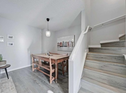 3-119 23 Avenue Ne, Calgary, AB - Indoor Photo Showing Other Room