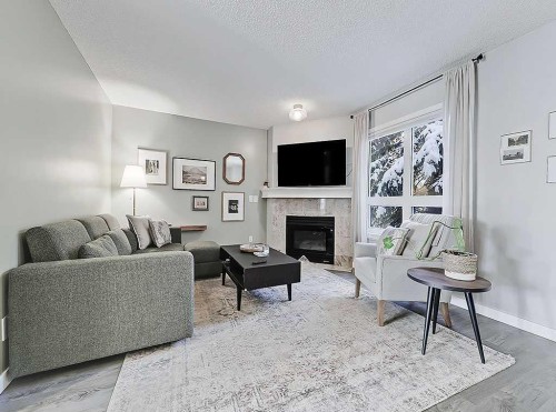 3-119 23 Avenue Ne, Calgary, AB - Indoor Photo Showing Living Room With Fireplace