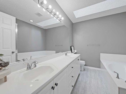 3-119 23 Avenue Ne, Calgary, AB - Indoor Photo Showing Bathroom