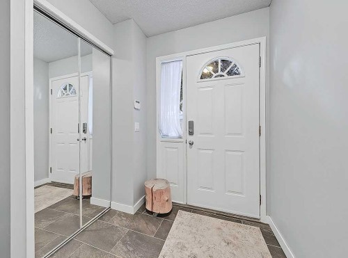 3-119 23 Avenue Ne, Calgary, AB - Indoor Photo Showing Other Room