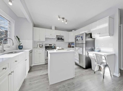 3-119 23 Avenue Ne, Calgary, AB - Indoor Photo Showing Kitchen With Stainless Steel Kitchen