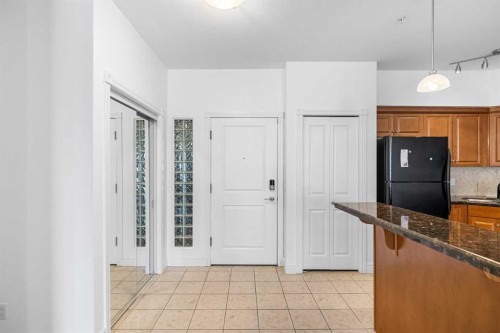 108-11642 Valley Ridge Park Nw, Calgary, AB - Indoor Photo Showing Kitchen