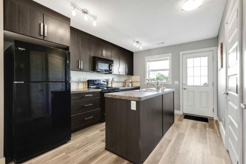 220 Mckenzie Towne Close Se, Calgary, AB - Indoor Photo Showing Kitchen