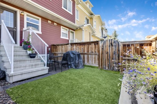 220 Mckenzie Towne Close Se, Calgary, AB - Outdoor With Exterior