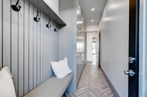 3614 10 Street Sw, Calgary, AB - Indoor