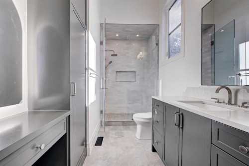 3614 10 Street Sw, Calgary, AB - Indoor Photo Showing Bathroom