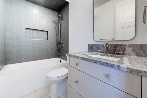 3614 10 Street Sw, Calgary, AB - Indoor Photo Showing Bathroom